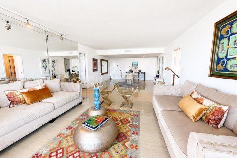 Condo in Palm Beach, Florida, 2 bedrooms № 2153962 - photo 3