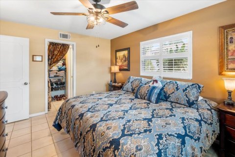 House in Seminole, Florida 3 bedrooms, 159.05 sq.m. № 1821147 - photo 25