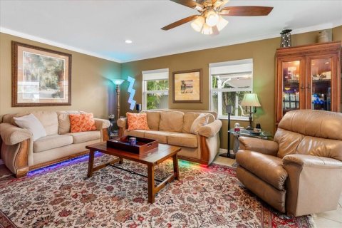 House in Seminole, Florida 3 bedrooms, 159.05 sq.m. № 1821147 - photo 15
