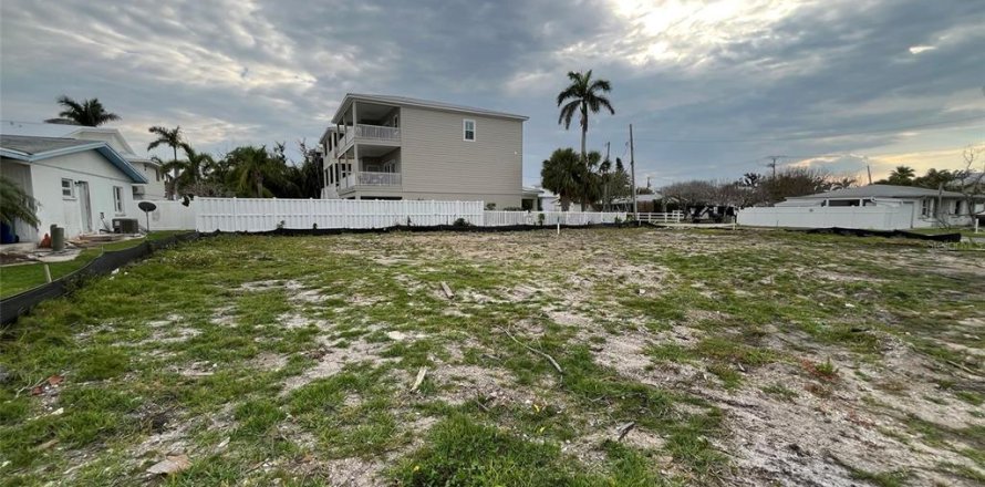 Land in Holmes Beach, Florida № 1678331