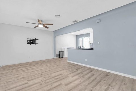 House in Saint Petersburg, Florida 3 bedrooms, 134.62 sq.m. № 1847237 - photo 8