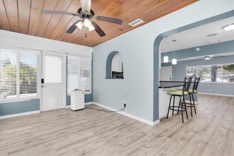 House in Saint Petersburg, Florida 3 bedrooms, 134.62 sq.m. № 1847237 - photo 16