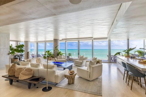 Copropriété à vendre à Surfside, Floride: 4 chambres, 494.33 m2 № 1967603 - photo 1