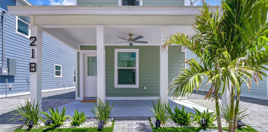 House in Bradenton, Florida 3 bedrooms, 142.7 sq.m. № 2236600