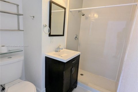 House in Miami, Florida 3 bedrooms, 102.01 sq.m. № 1704880 - photo 8