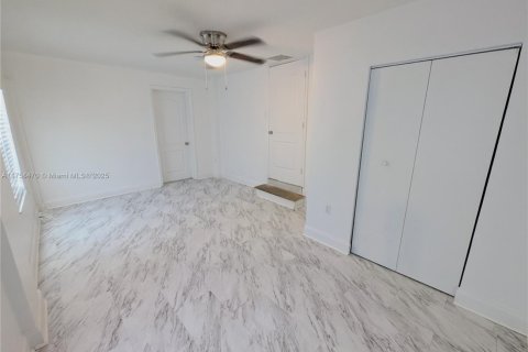 House in Miami, Florida 3 bedrooms, 102.01 sq.m. № 1704880 - photo 20