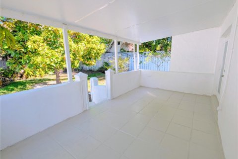 House in Miami, Florida 3 bedrooms, 102.01 sq.m. № 1704880 - photo 23