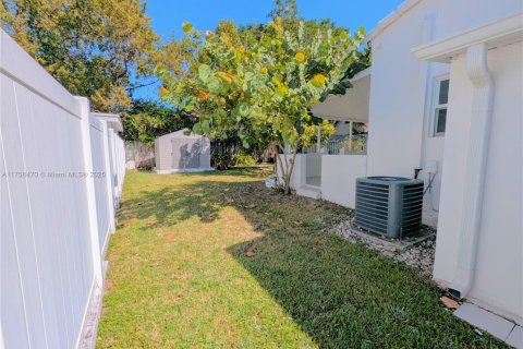 House in Miami, Florida 3 bedrooms, 102.01 sq.m. № 1704880 - photo 24