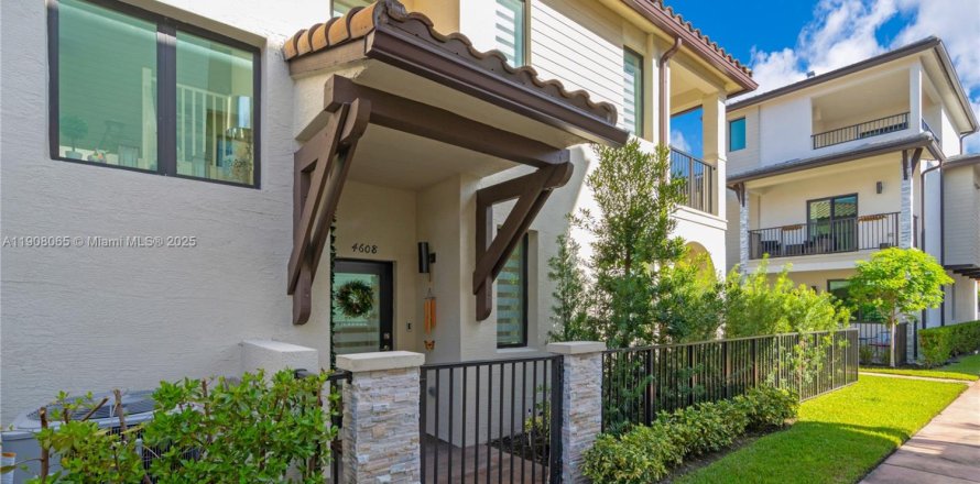 Touwnhouse à URBANA à Doral, Floride 3 chambres, 175.96 m2 № 2038066