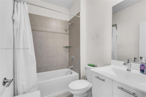 Touwnhouse à vendre à Doral, Floride: 3 chambres, 175.96 m2 № 2038066 - photo 21