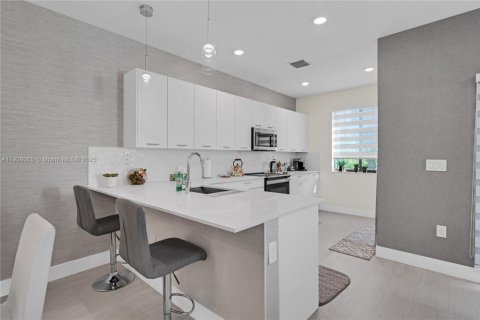 Touwnhouse à vendre à Doral, Floride: 3 chambres, 175.96 m2 № 2038066 - photo 7