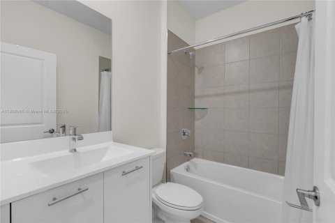 Touwnhouse à vendre à Doral, Floride: 3 chambres, 175.96 m2 № 2038066 - photo 24