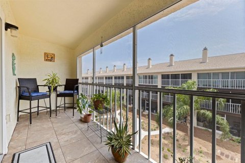 Townhouse in Tierra Verde, Florida 2 bedrooms, 162.58 sq.m. № 2214848 - photo 23