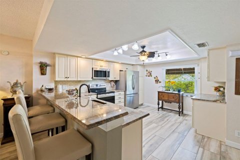 Townhouse in Tierra Verde, Florida 2 bedrooms, 162.58 sq.m. № 2214848 - photo 14