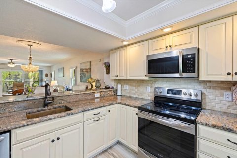 Townhouse in Tierra Verde, Florida 2 bedrooms, 162.58 sq.m. № 2214848 - photo 16
