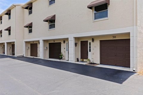Townhouse in Tierra Verde, Florida 2 bedrooms, 162.58 sq.m. № 2214848 - photo 2