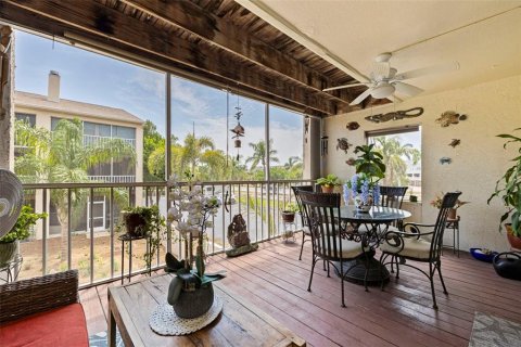 Townhouse in Tierra Verde, Florida 2 bedrooms, 162.58 sq.m. № 2214848 - photo 11
