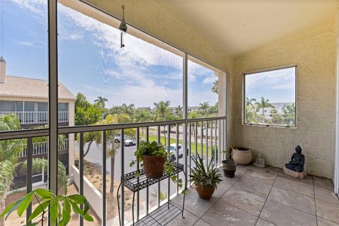 Townhouse in Tierra Verde, Florida 2 bedrooms, 162.58 sq.m. № 2214848 - photo 24