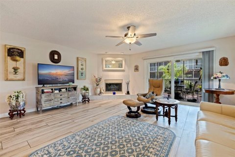 Townhouse in Tierra Verde, Florida 2 bedrooms, 162.58 sq.m. № 2214848 - photo 8