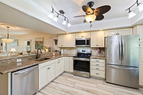 Townhouse in Tierra Verde, Florida 2 bedrooms, 162.58 sq.m. № 2214848 - photo 15