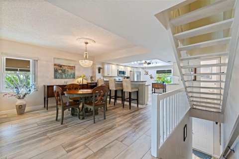 Townhouse in Tierra Verde, Florida 2 bedrooms, 162.58 sq.m. № 2214848 - photo 12