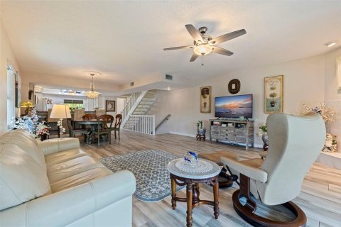 Townhouse in Tierra Verde, Florida 2 bedrooms, 162.58 sq.m. № 2214848 - photo 9