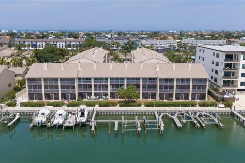 Townhouse in Tierra Verde, Florida 2 bedrooms, 162.58 sq.m. № 2214848 - photo 4