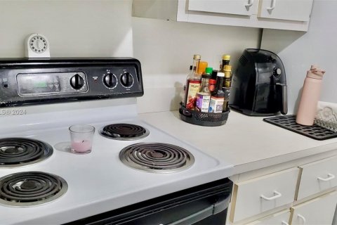 Купить кондоминиум в Норт-Майами, Флорида 1 спальня, 67.17м2, № 1958035 - фото 9