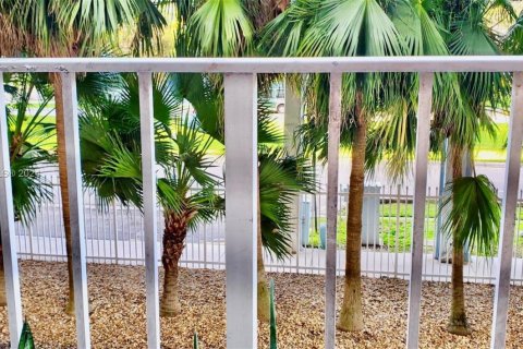 Купить кондоминиум в Норт-Майами, Флорида 1 спальня, 67.17м2, № 1958035 - фото 3