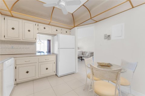 Купить кондоминиум в Халландейл-Бич, Флорида 1 спальня, 78.97м2, № 1958711 - фото 8