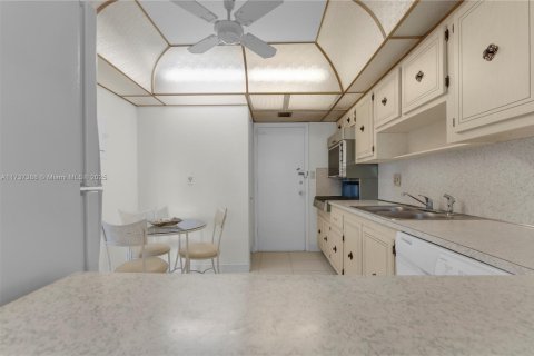 Купить кондоминиум в Халландейл-Бич, Флорида 1 спальня, 78.97м2, № 1958711 - фото 10