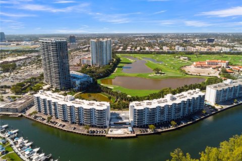 Купить кондоминиум в Халландейл-Бич, Флорида 1 спальня, 78.97м2, № 1958711 - фото 30