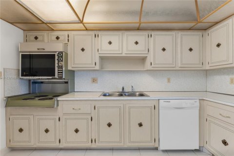 Купить кондоминиум в Халландейл-Бич, Флорида 1 спальня, 78.97м2, № 1958711 - фото 9