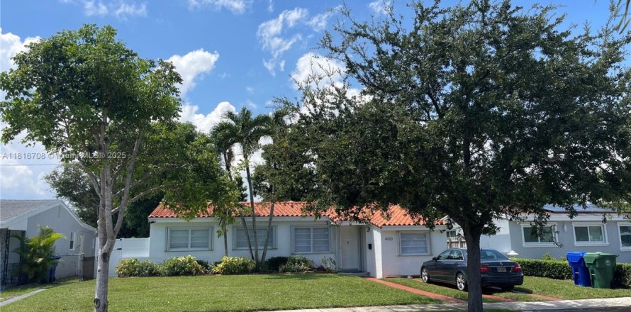 Casa en Miami, Florida 4 dormitorios, 143.44 m2 № 1770649