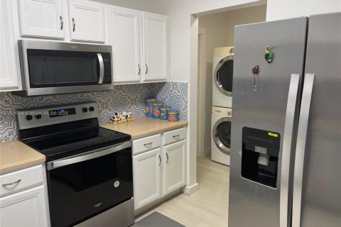 Casa en venta en Miami, Florida, 4 dormitorios, 143.44 m2 № 1770649 - foto 9