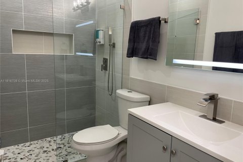 Casa en venta en Miami, Florida, 4 dormitorios, 143.44 m2 № 1770649 - foto 13