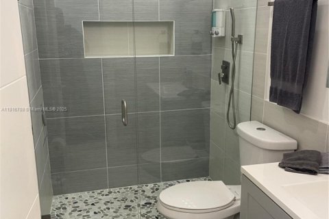 Casa en venta en Miami, Florida, 4 dormitorios, 143.44 m2 № 1770649 - foto 14
