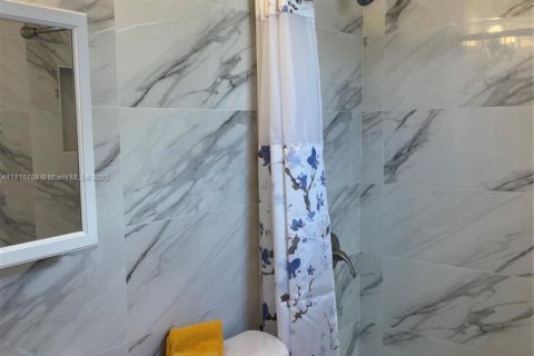 Casa en venta en Miami, Florida, 4 dormitorios, 143.44 m2 № 1770649 - foto 22