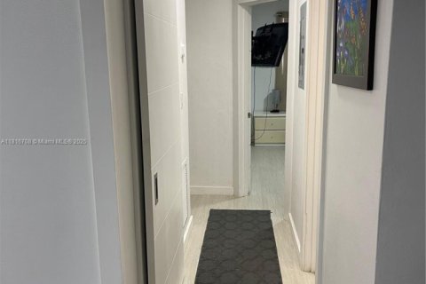 Casa en venta en Miami, Florida, 4 dormitorios, 143.44 m2 № 1770649 - foto 15