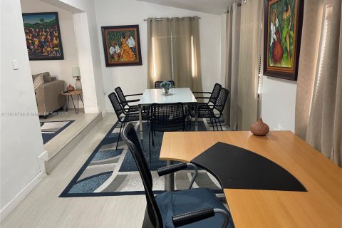 Casa en venta en Miami, Florida, 4 dormitorios, 143.44 m2 № 1770649 - foto 5