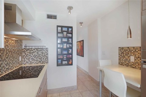 Condo in Miami Beach, Florida, 1 bedroom  № 1975770 - photo 28