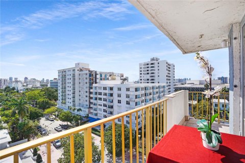 Condo in Miami Beach, Florida, 1 bedroom  № 1975770 - photo 20
