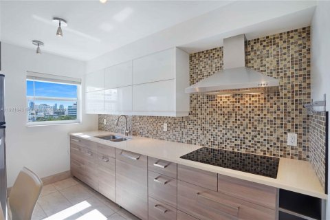 Condo in Miami Beach, Florida, 1 bedroom  № 1975770 - photo 24