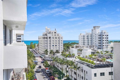 Condo in Miami Beach, Florida, 1 bedroom  № 1975770 - photo 18