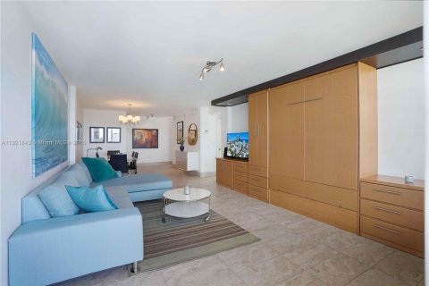 Condo in Miami Beach, Florida, 1 bedroom  № 1975770 - photo 11