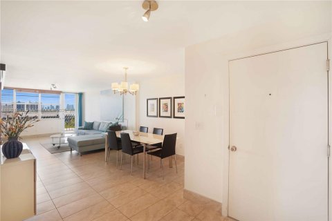 Condo in Miami Beach, Florida, 1 bedroom  № 1975770 - photo 7