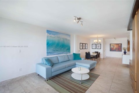 Condo in Miami Beach, Florida, 1 bedroom  № 1975770 - photo 10