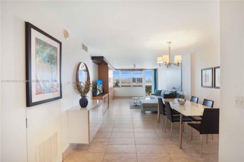 Condo in Miami Beach, Florida, 1 bedroom  № 1975770 - photo 13