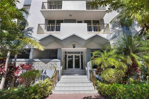 Condo in Miami Beach, Florida, 1 bedroom  № 1975770 - photo 5
