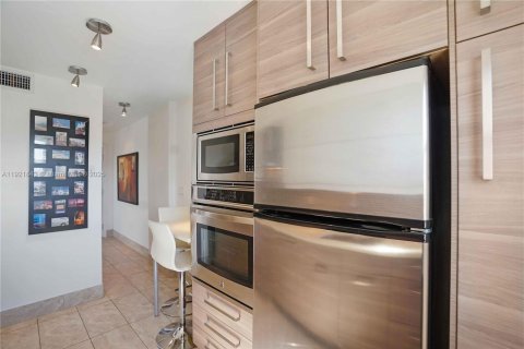 Condo in Miami Beach, Florida, 1 bedroom  № 1975770 - photo 27